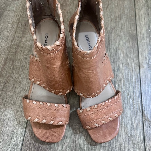Donald J. Pliner Sami leather Women's Tan Sandals 7.5 - Picture 1 of 9